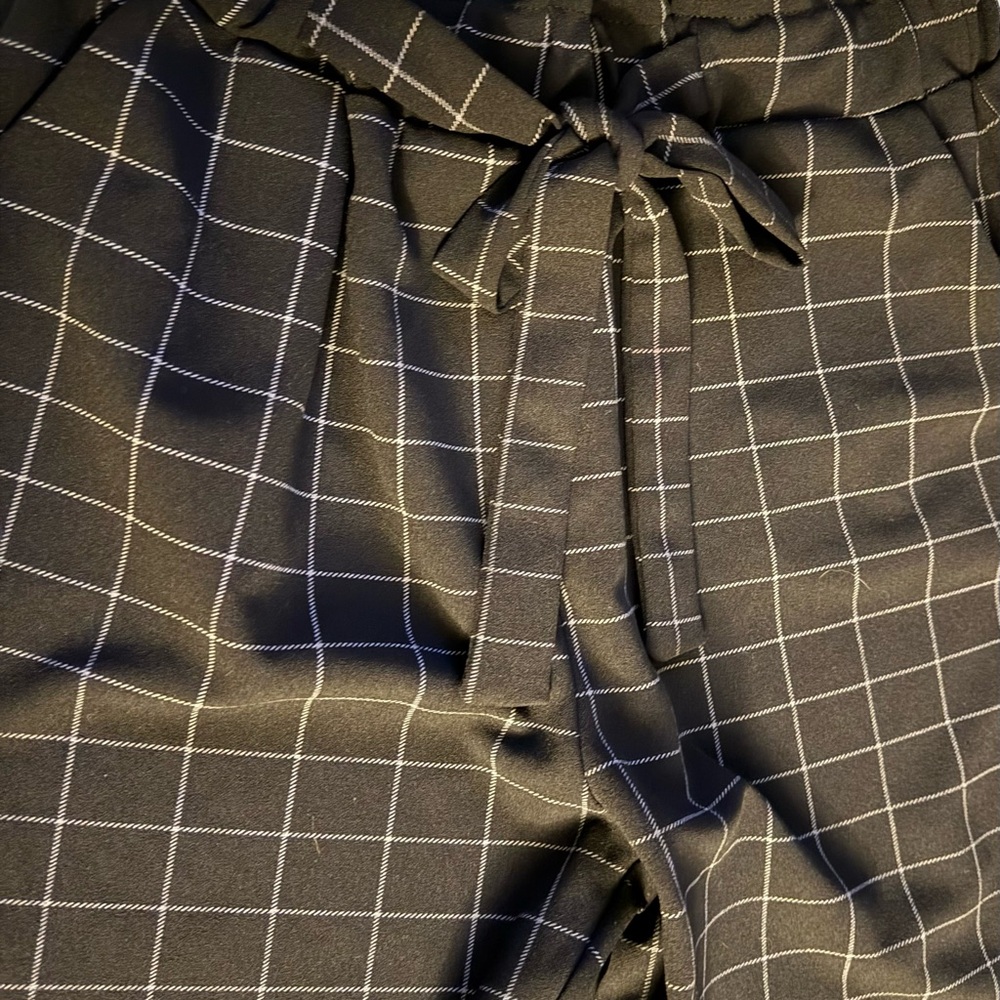 Elegant Black Checkered Women's Cropped Pants